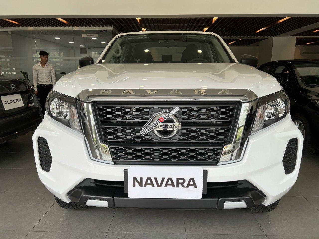 ban oto Nhap khau Nissan Navara  2022