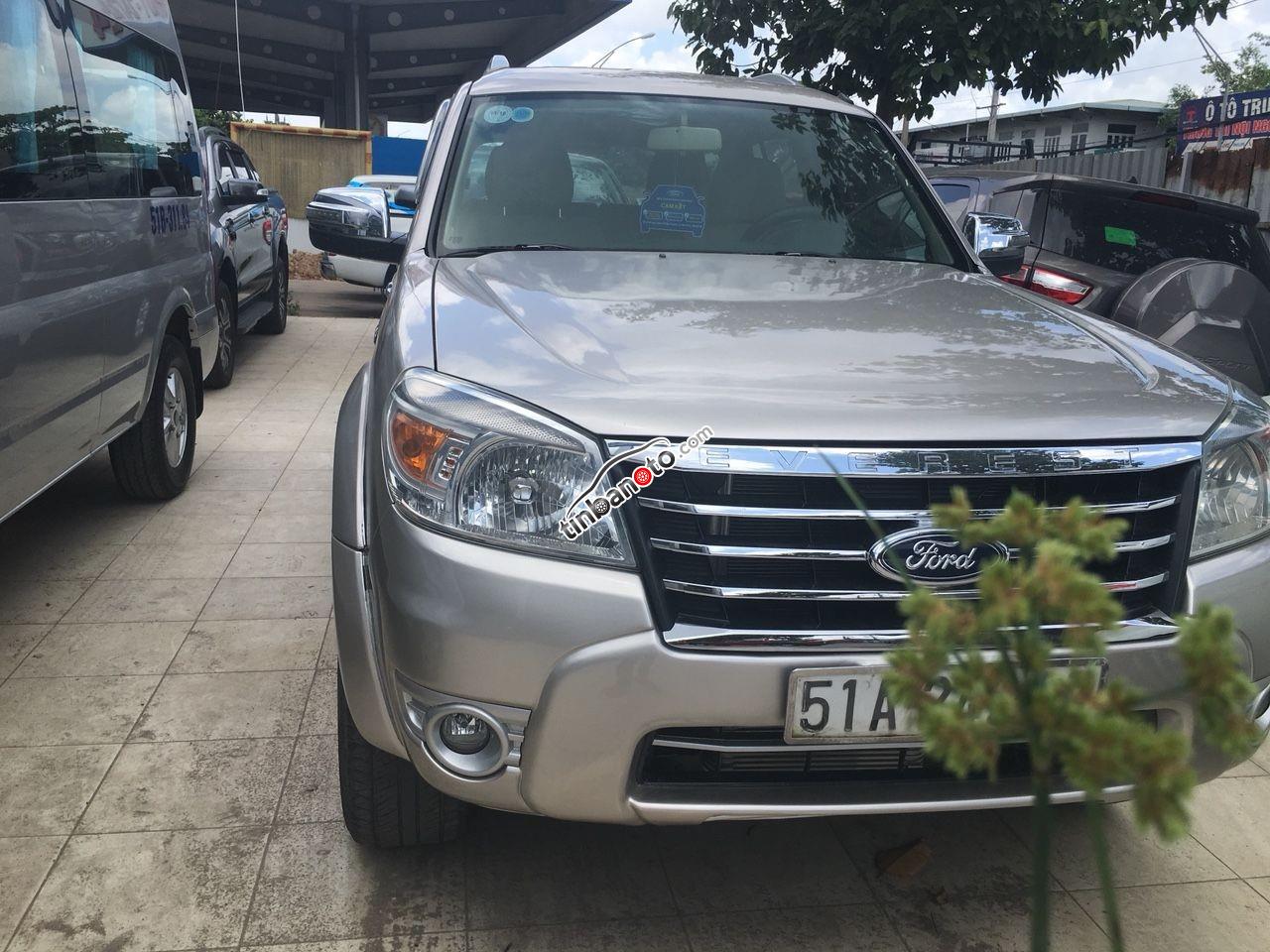 ban oto Lap rap trong nuoc Ford Everest  2012